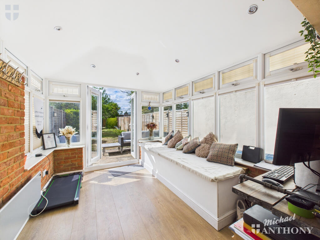 CAM03852G0-PR0389-STILL005