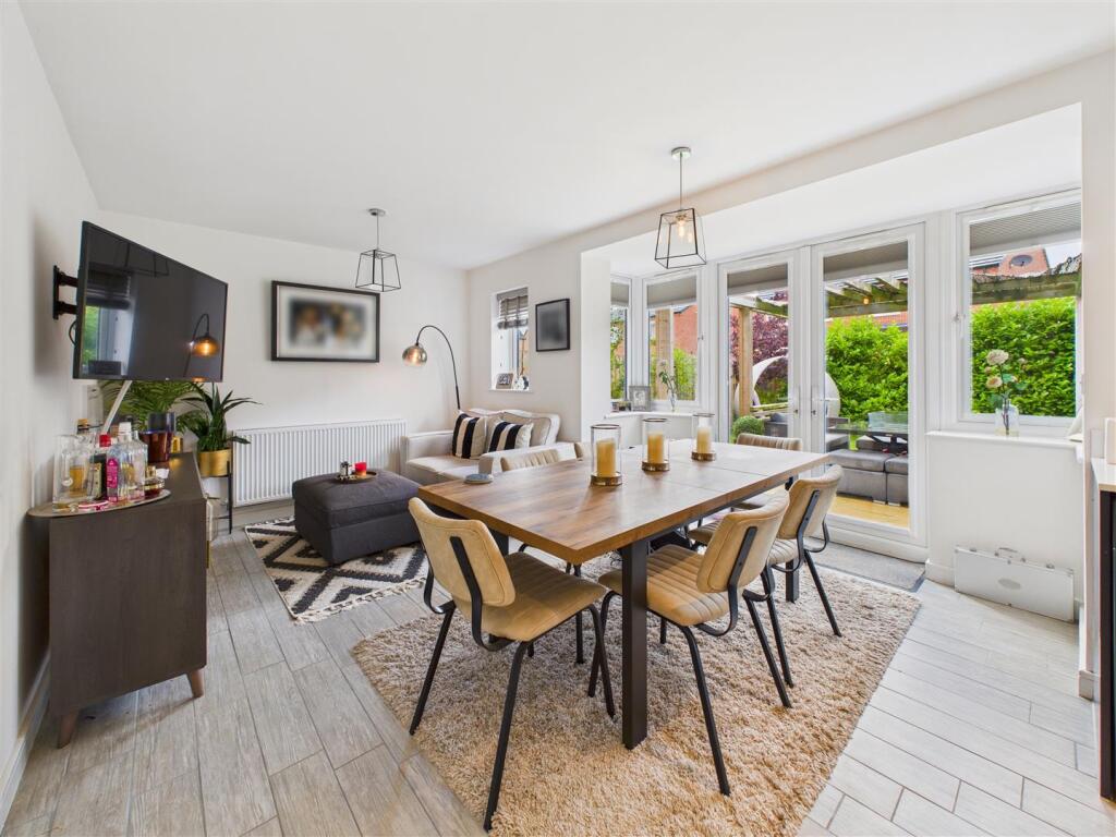 Dining / Sitting Area