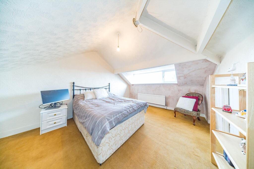 8 Albany Ave bedroom 4.jpg