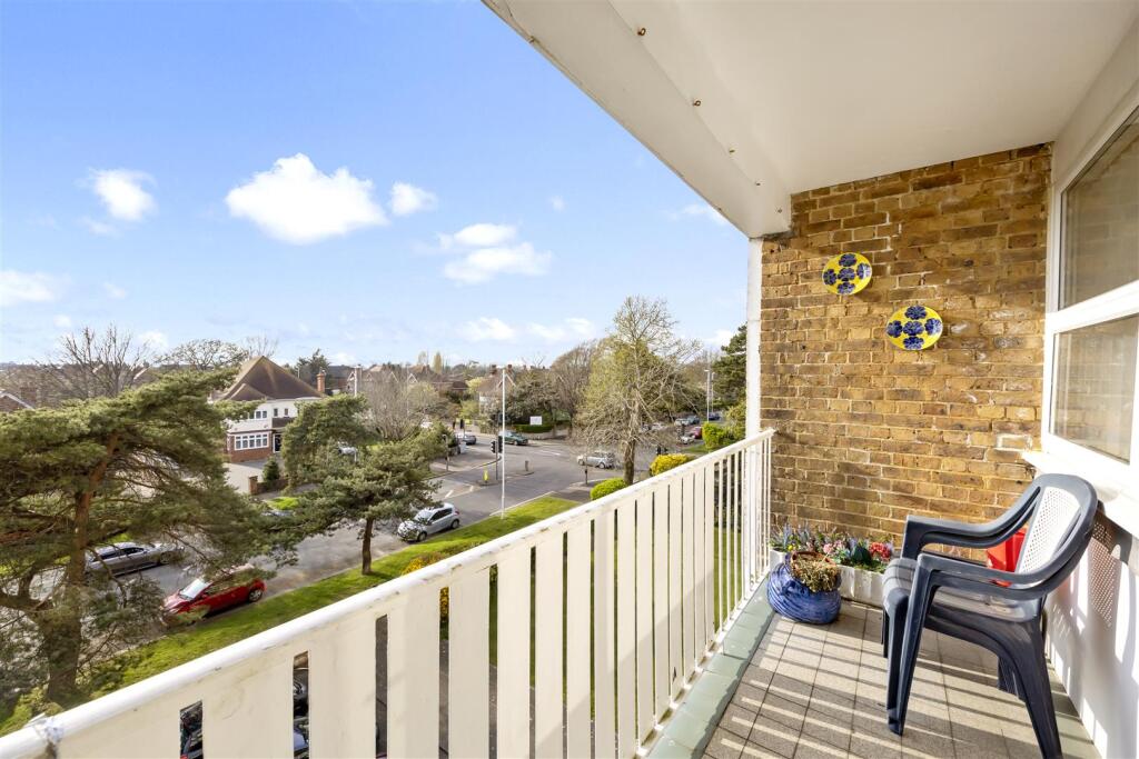 Grand Avenue, Wellington Court 12-027.JPG