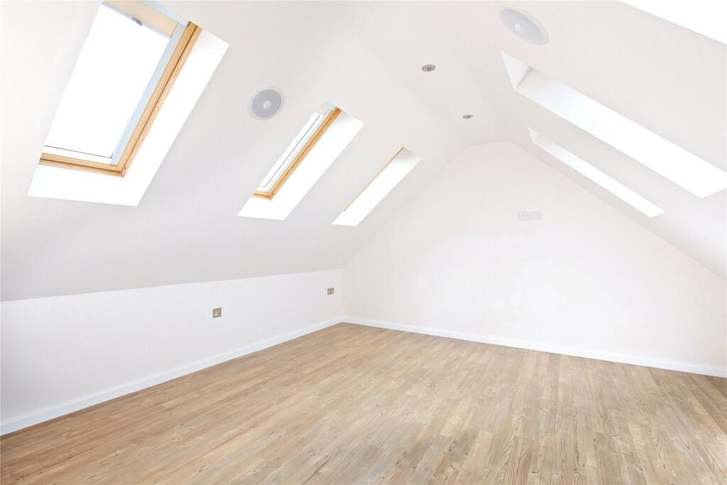 Bed 6/Cinema Room