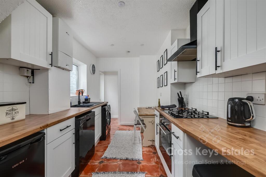 Kitchen / Dining Area
