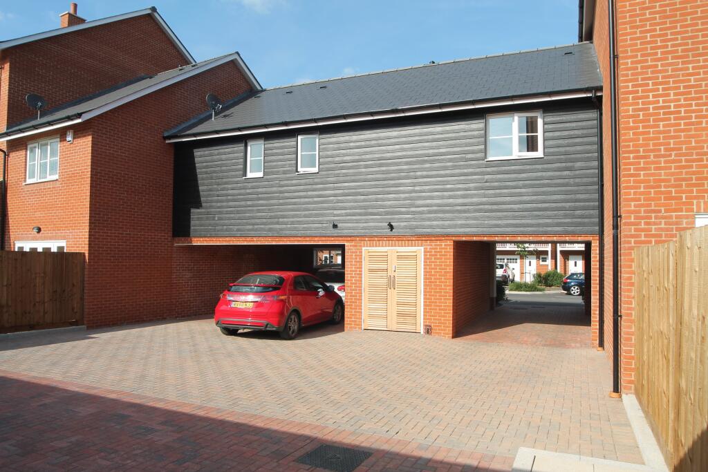 32 chequers Avenue R