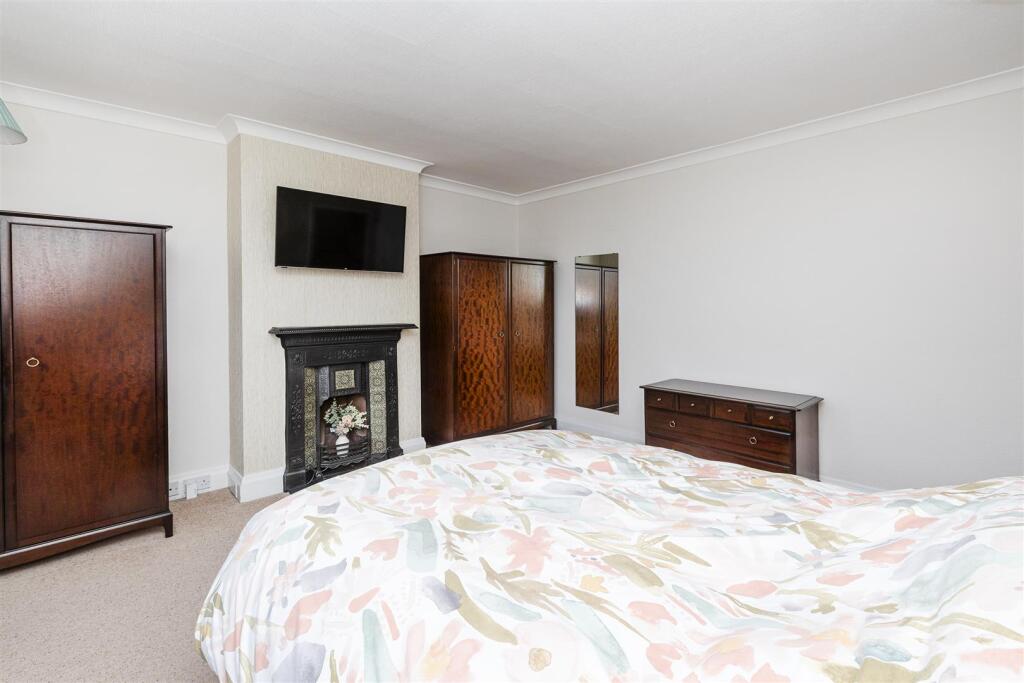 Bramleys Estate Agents - Le Marchant Avenue - Lind