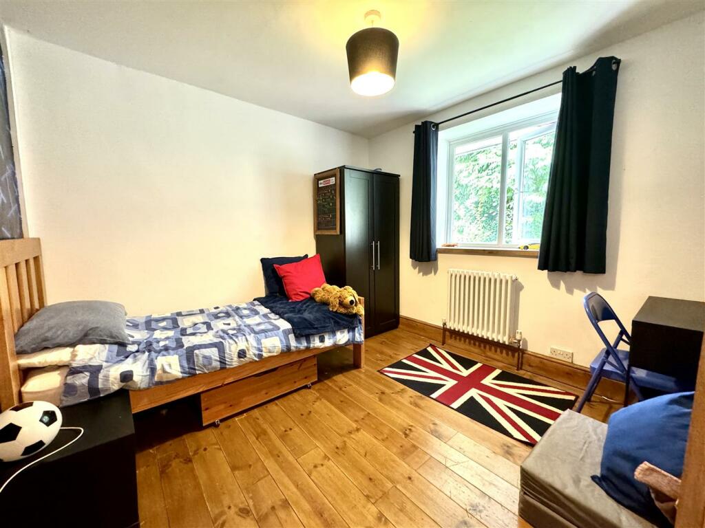 BEDROOM 4