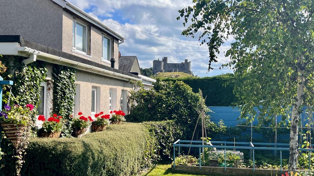CASTLE VIEW
