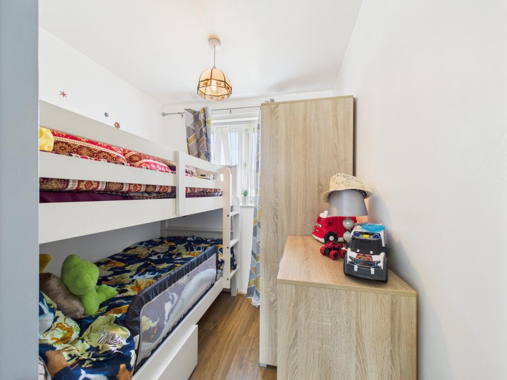 CAM04825G0-PR0111-STILL011