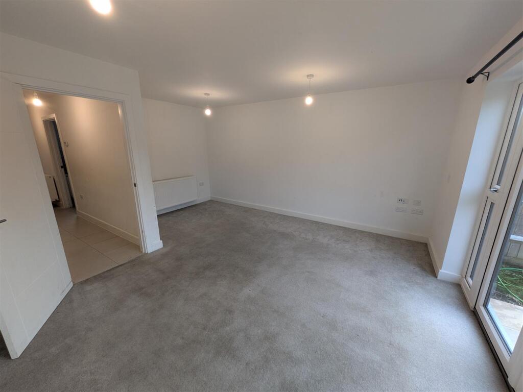 Living dining room 1.1.jpg