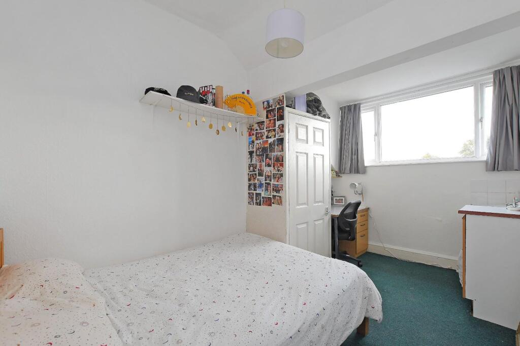 72 Harcourt Road - bedroom 7.jpg