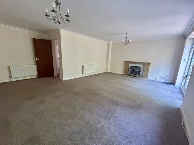 13 Cambrian Close lounge.jpg