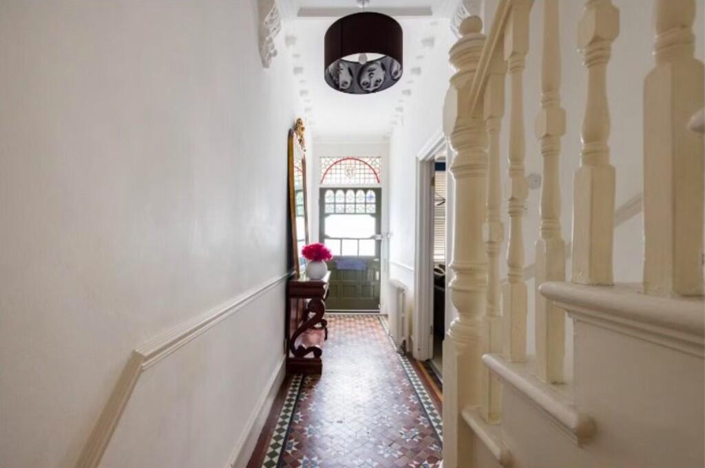 72 Addison  Garde...