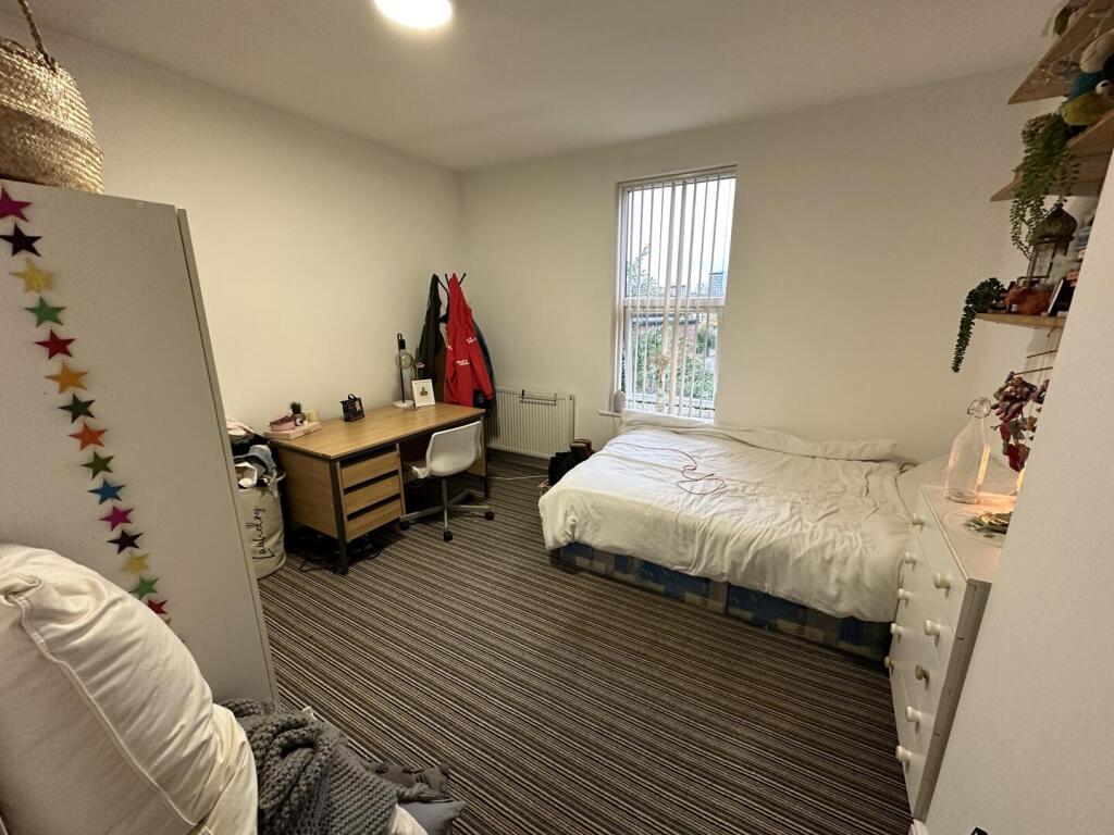 90cr.room2.JPG
