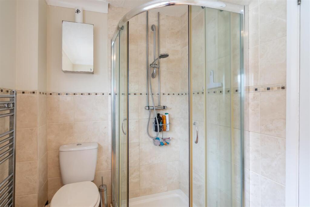 Bathroom (2).jpg