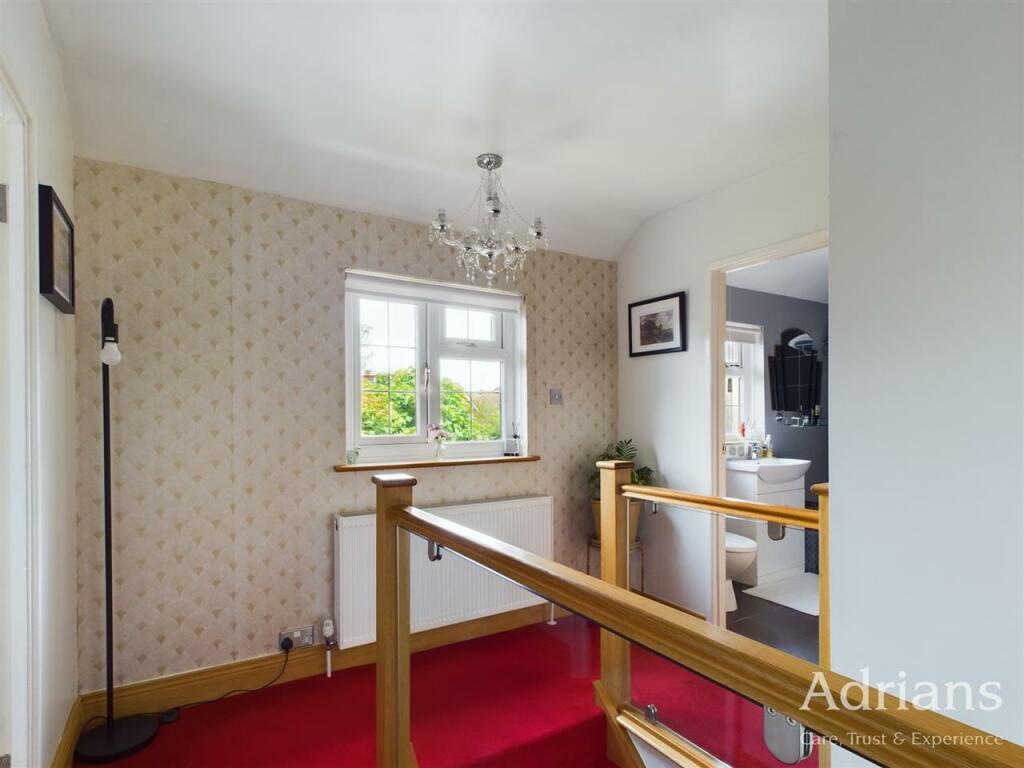 FIRST FLOOR LANDING