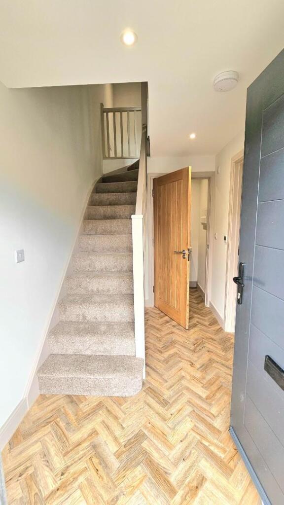 12 Magnum Plum Way entrance hall.jpg