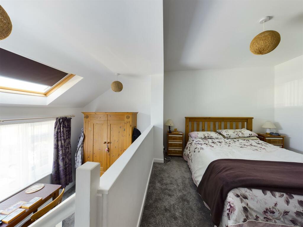 Front split level bedroom.jpg