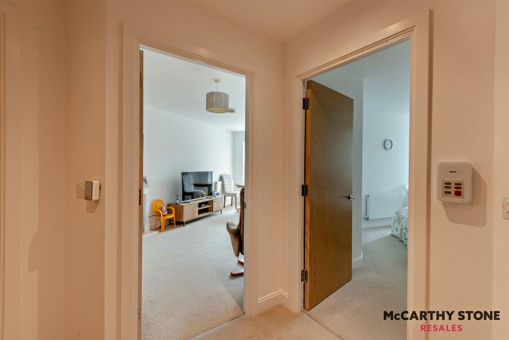 8600809-interior10-800.JPG