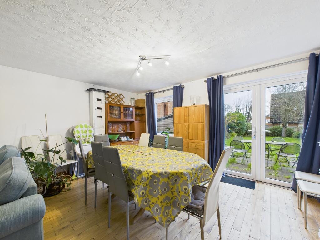 CAM04018G0-PR0400-STILL026