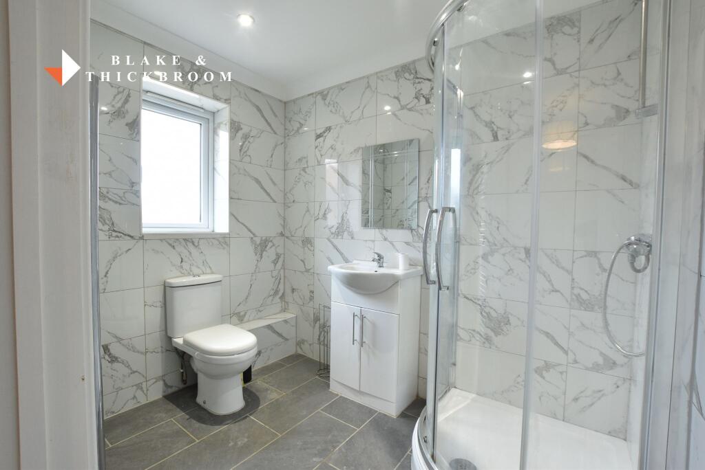 EN SUITE SHOWER ROOM