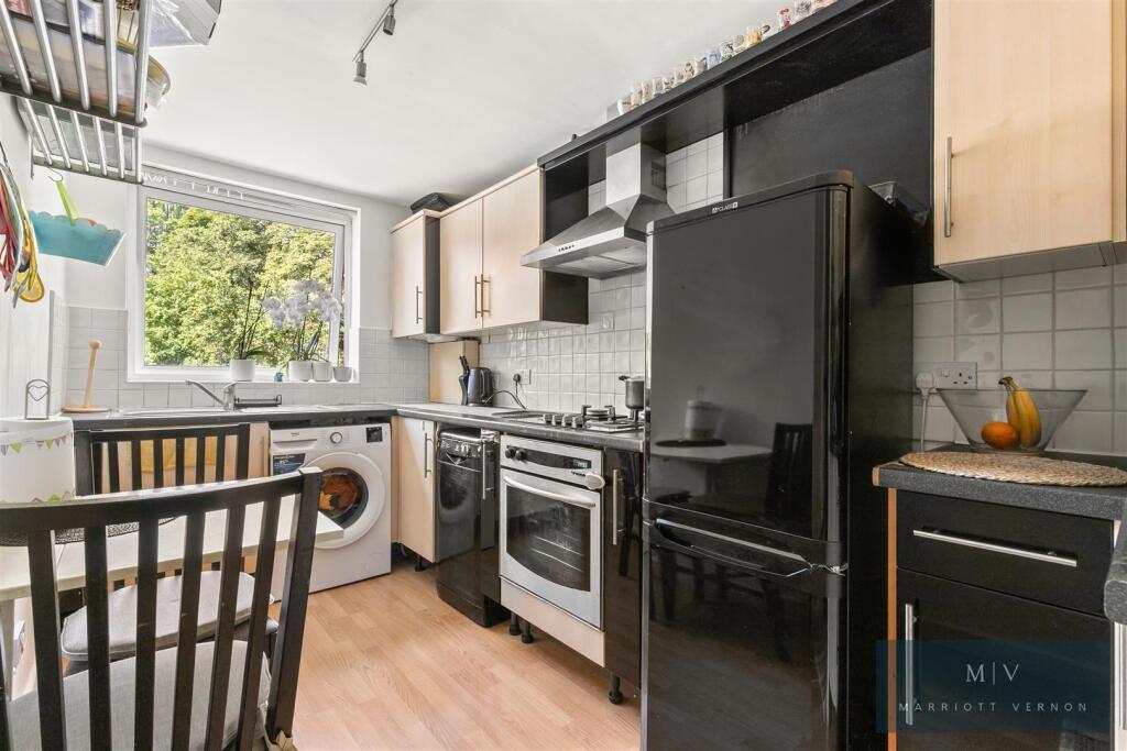 Flat 16 Lister Court MV-1.jpg