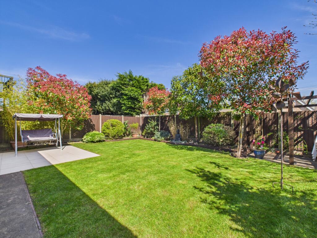 CAM02136G0-PR0375-STILL019