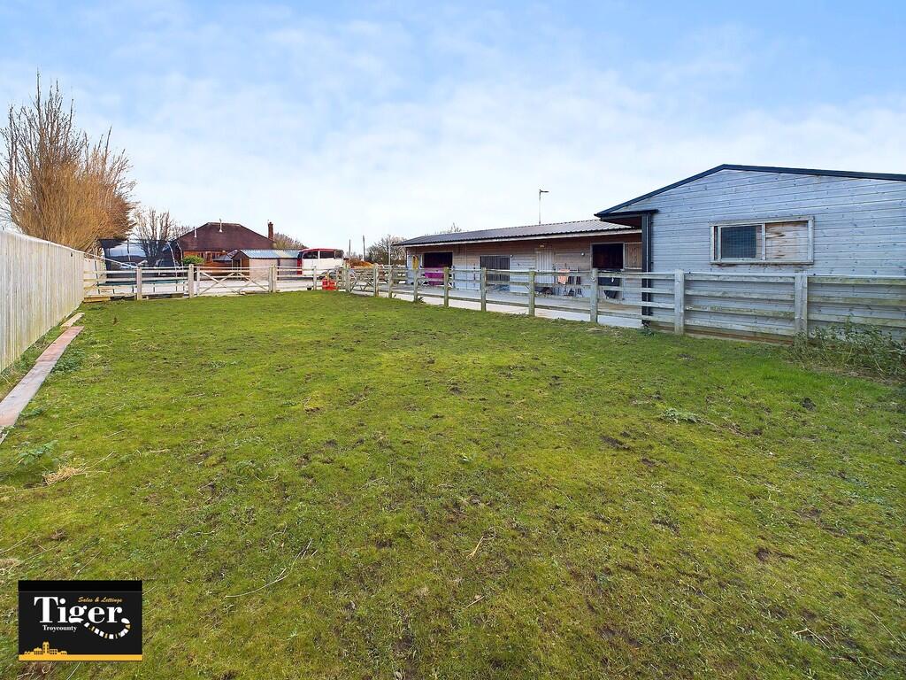 CAM02176G0-PR0427...