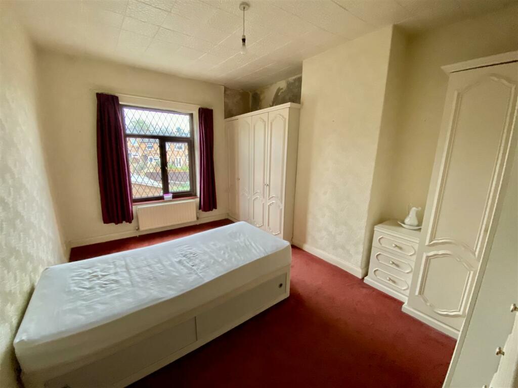 Bramleys Estate Agents - Shillbank - Mirfield (13)