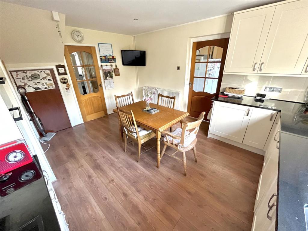 Breakfast Kitchen Aspect 2.jpg