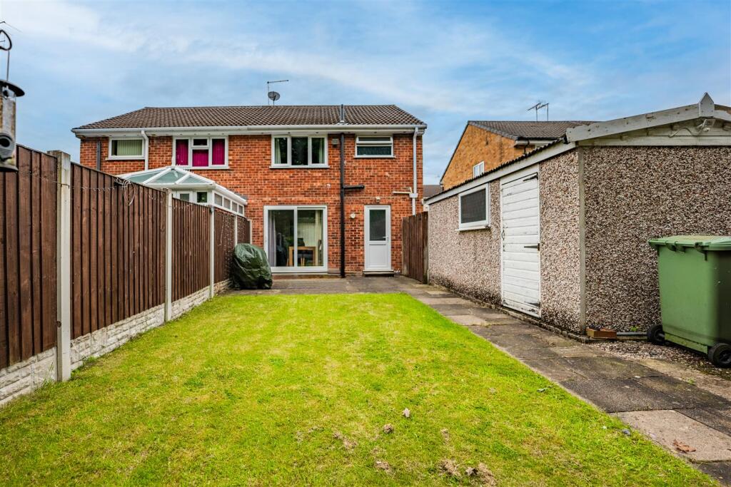 7 Woodview Close-16.jpg