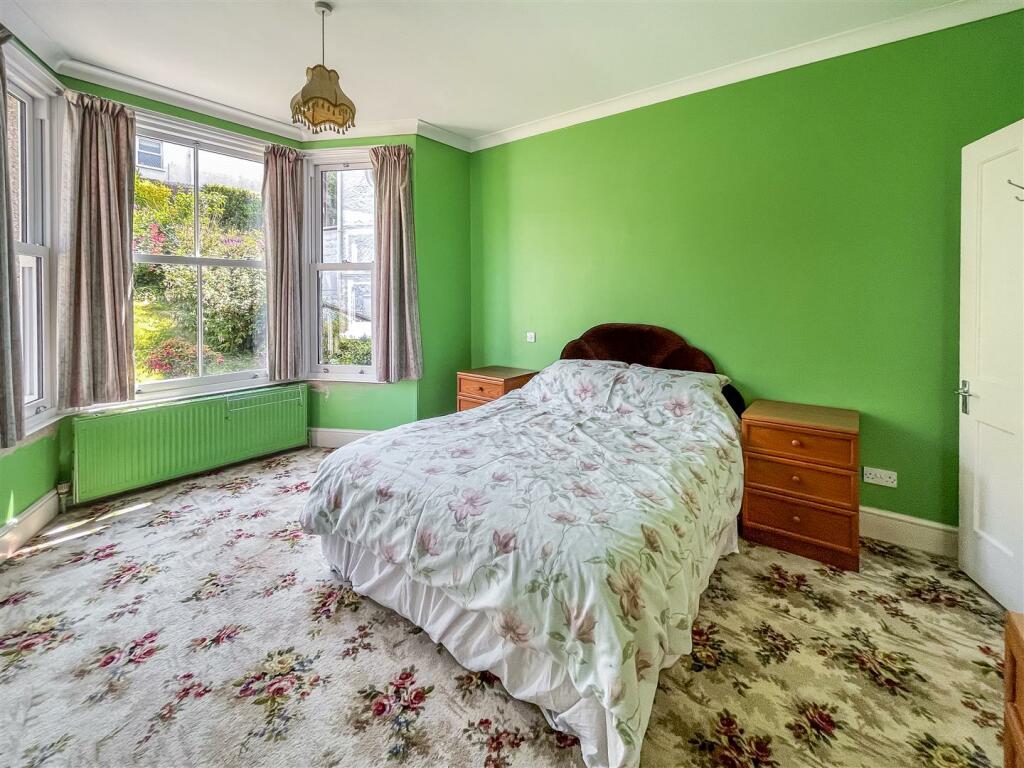 Bed 1.jpg