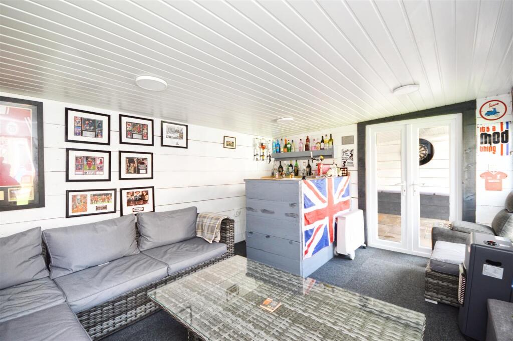 Bar / Garden Room