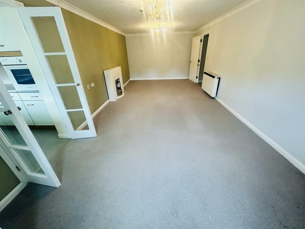 01323 438506