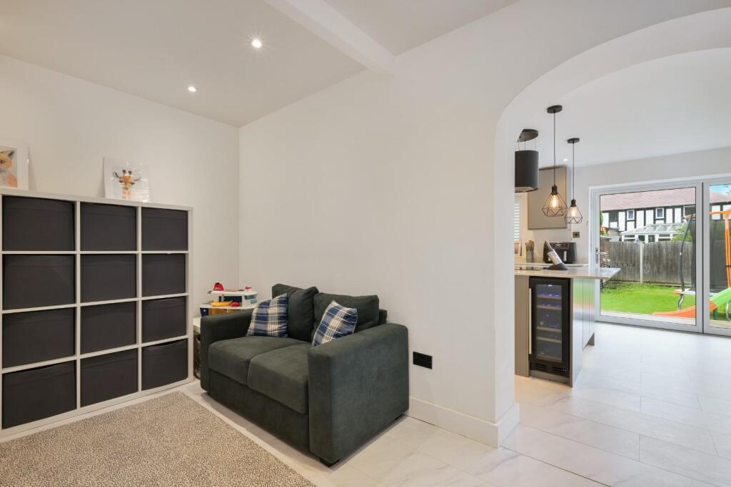 ASHURST ROAD (2).jpg