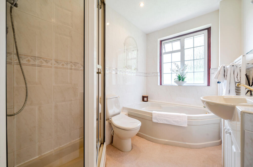 1315939-12-685ad1...