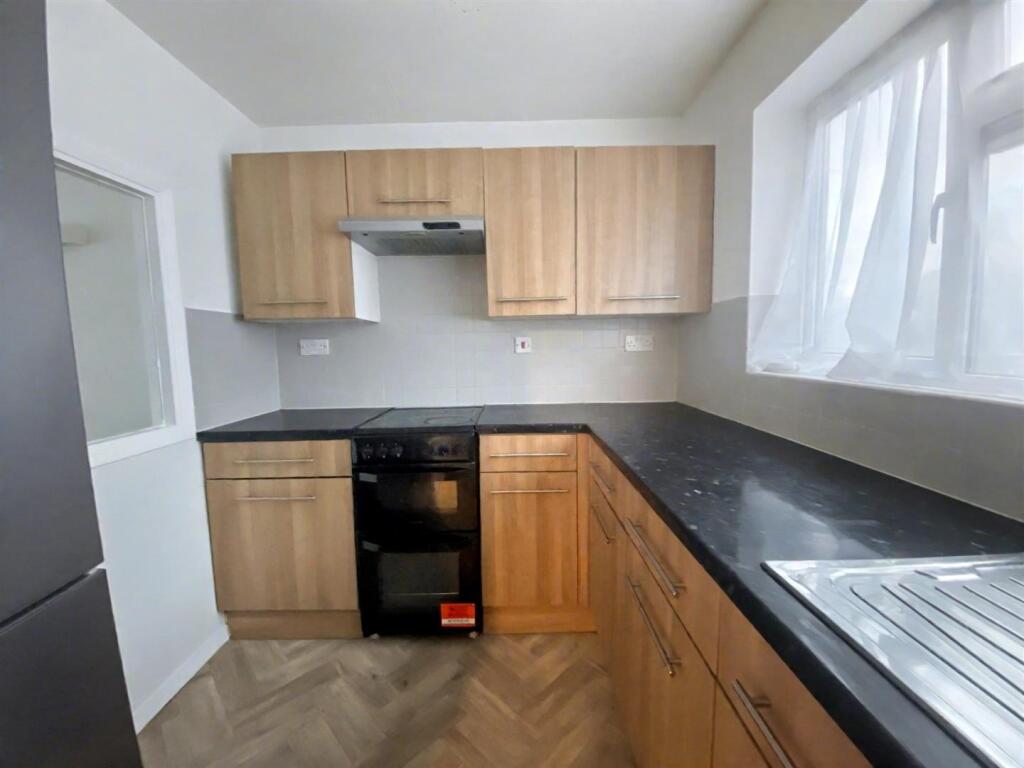 6 greathurst end kitchen.jpg