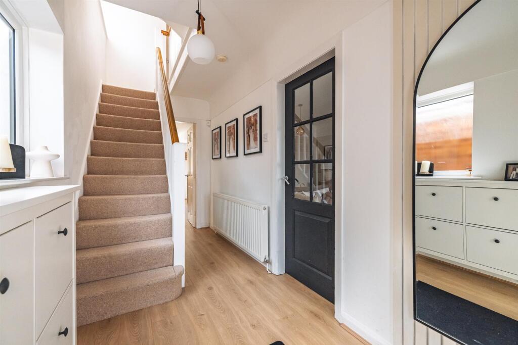 4 Bowness Ave-22.jpg