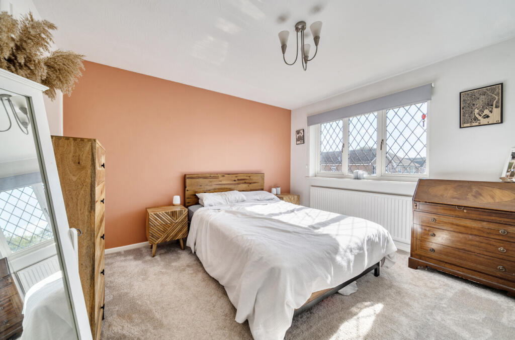 1360222-4-68da763...