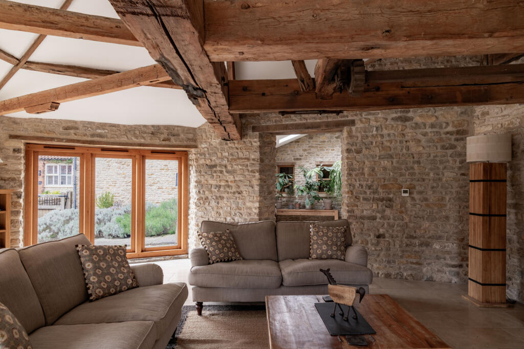 282669 - Ginmill Barn 12.jpg