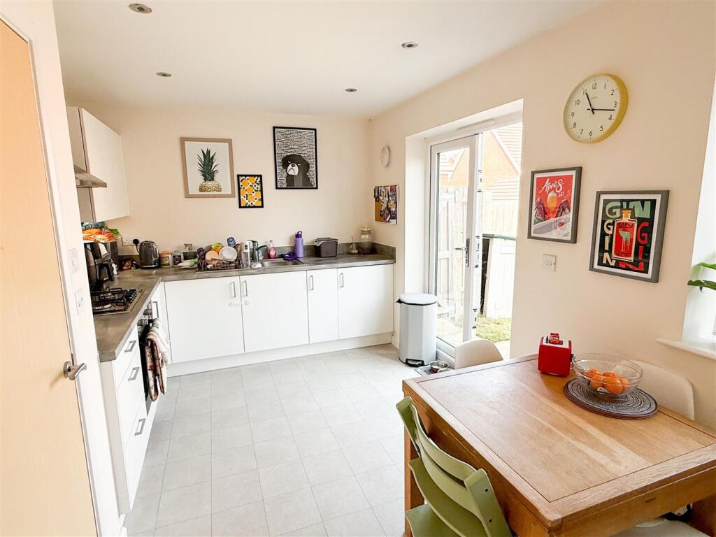 KITCHEN DINER