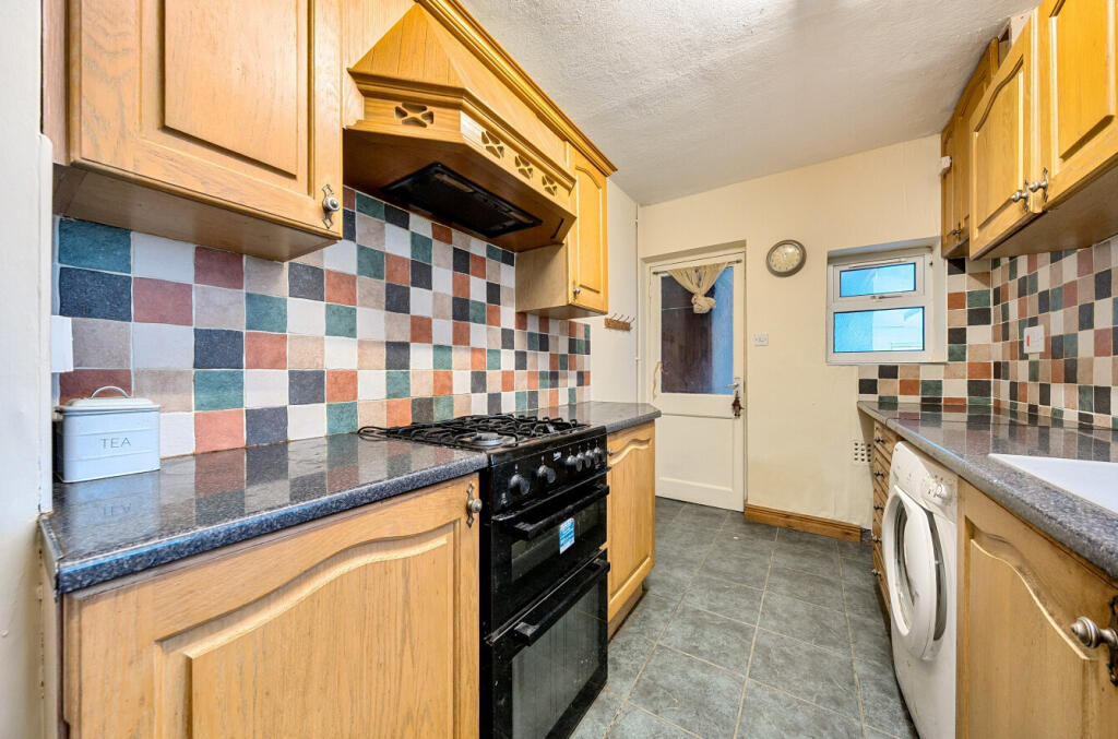 1374574-15-690afc...