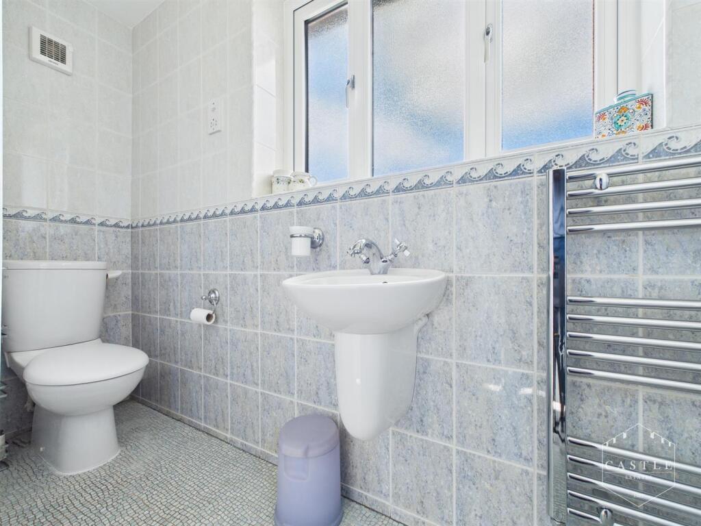 ENSUITE SHOWER ROOM