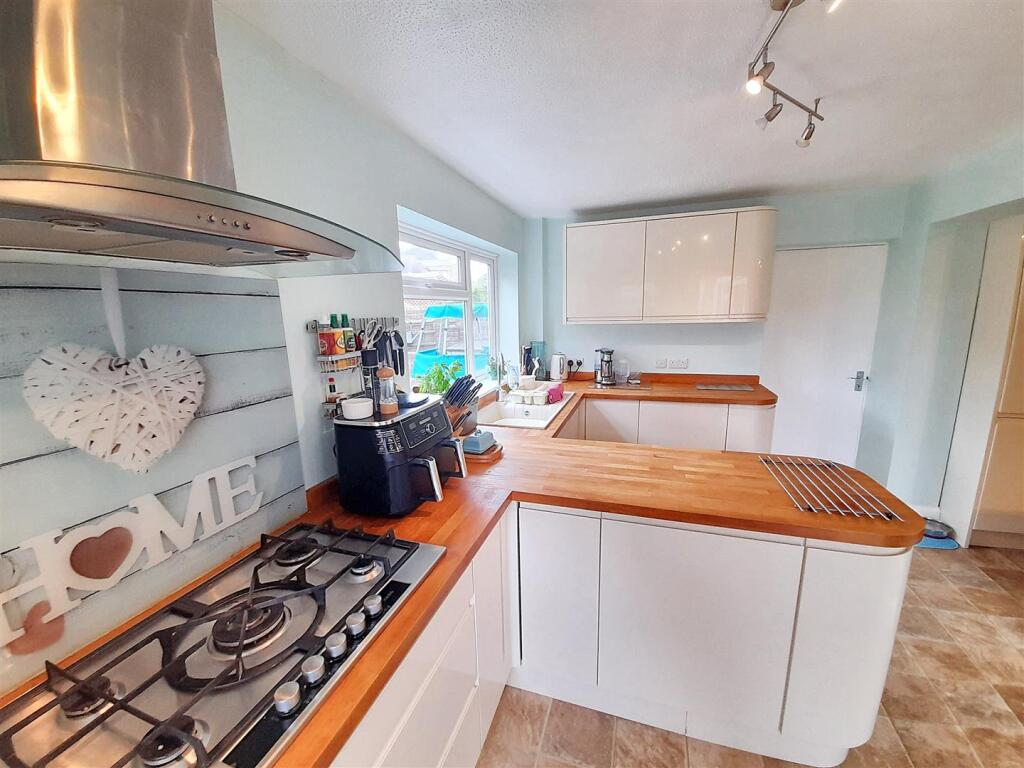 Kitchen new.jpg