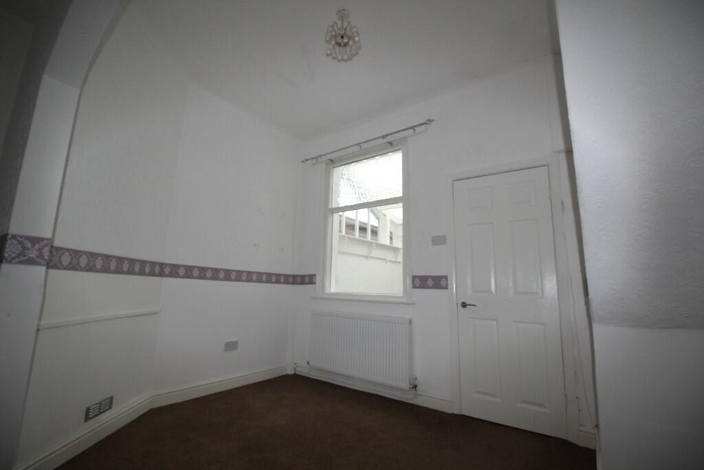Bedroom (n)