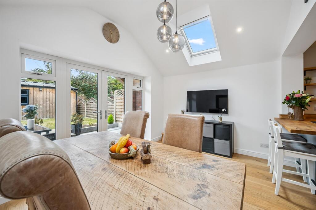 Dining Area to garden.jpg