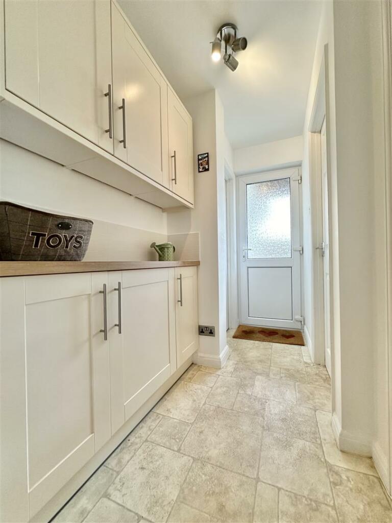 REAR HALLWAY
