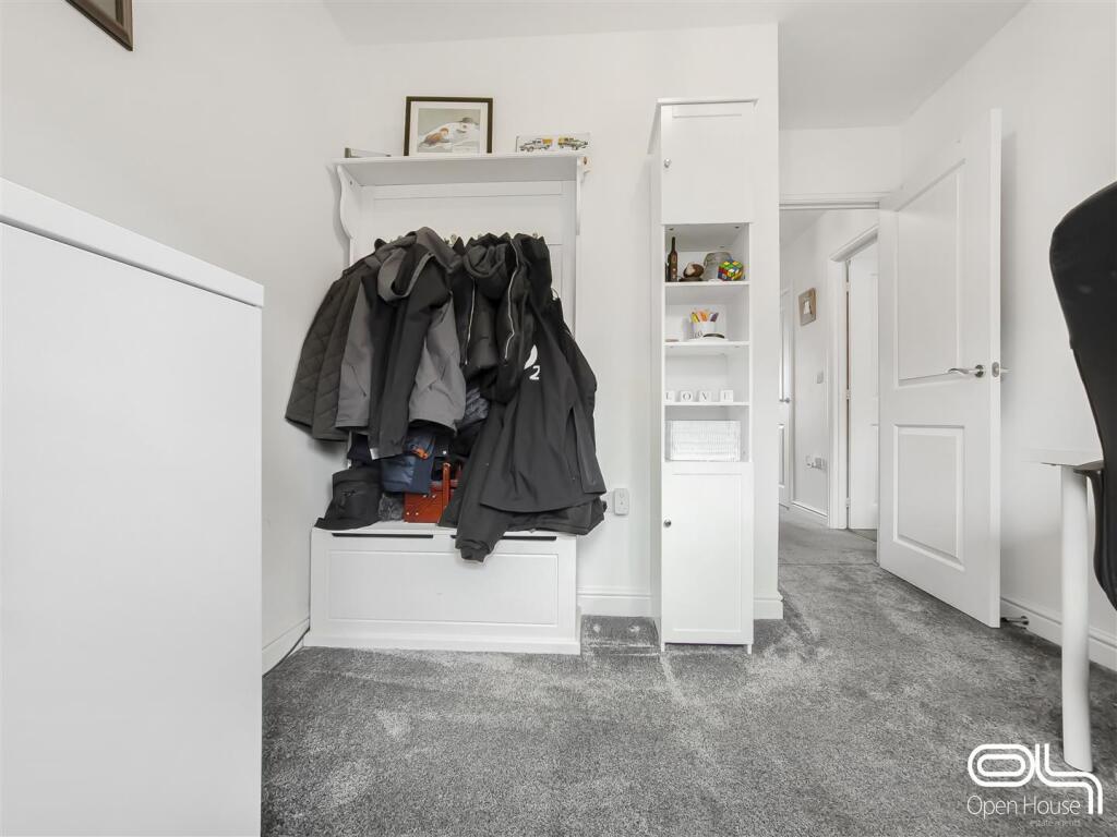 Henley Grove, Church Gresley (25).jpg