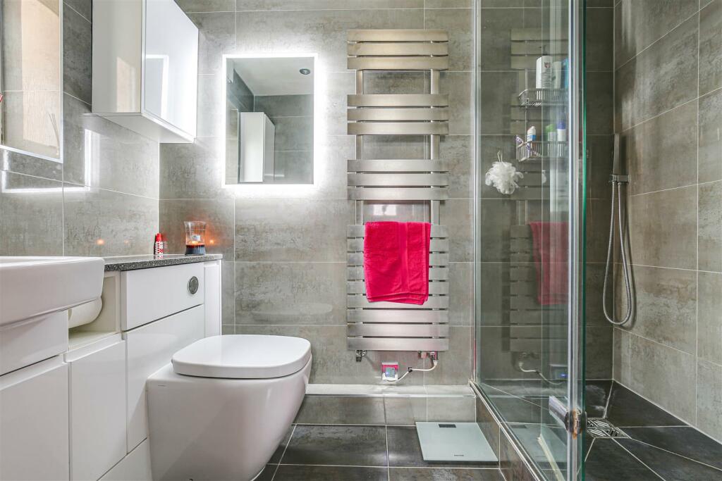 Shower Room.jpg