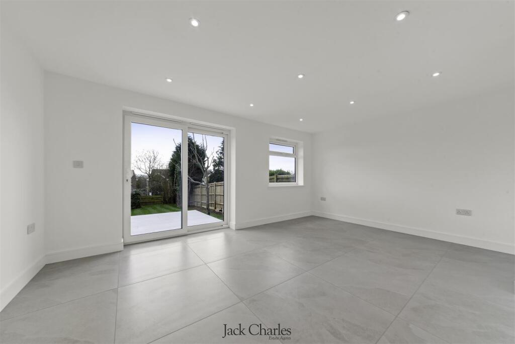 8 Old Hadlow Road 47.JPG