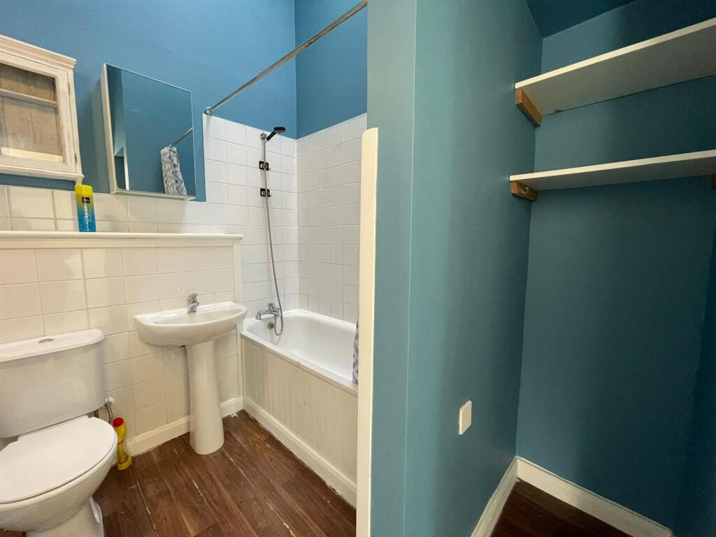 Bathroom 2.jpeg