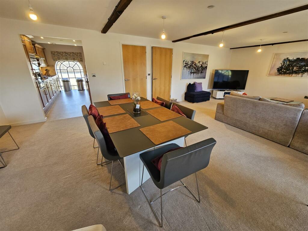 Dining into Kitchen.jpg